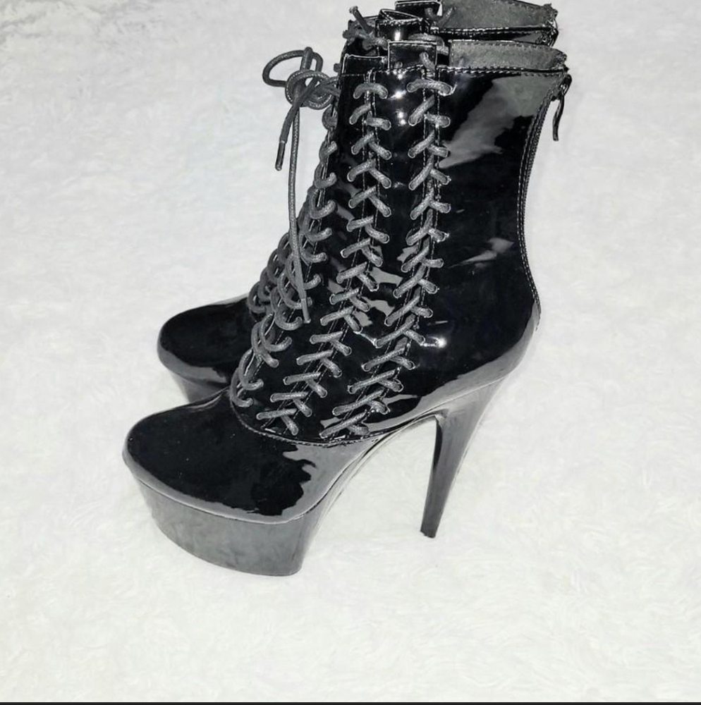 Ellie Deadstock Black Platform Heels with Lace Details Women's US Size 6! ✨️ NWO